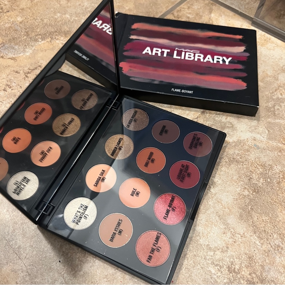 MAC Cosmetics Art Library Eyeshadow Palette - Flame Boyant - Picture 3 of 3